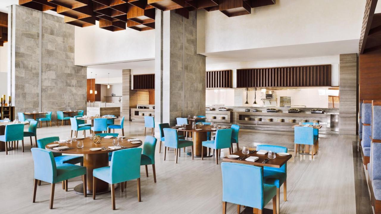 Holiday Inn Dubai Al-Maktoum Airport By Ihg Экстерьер фото