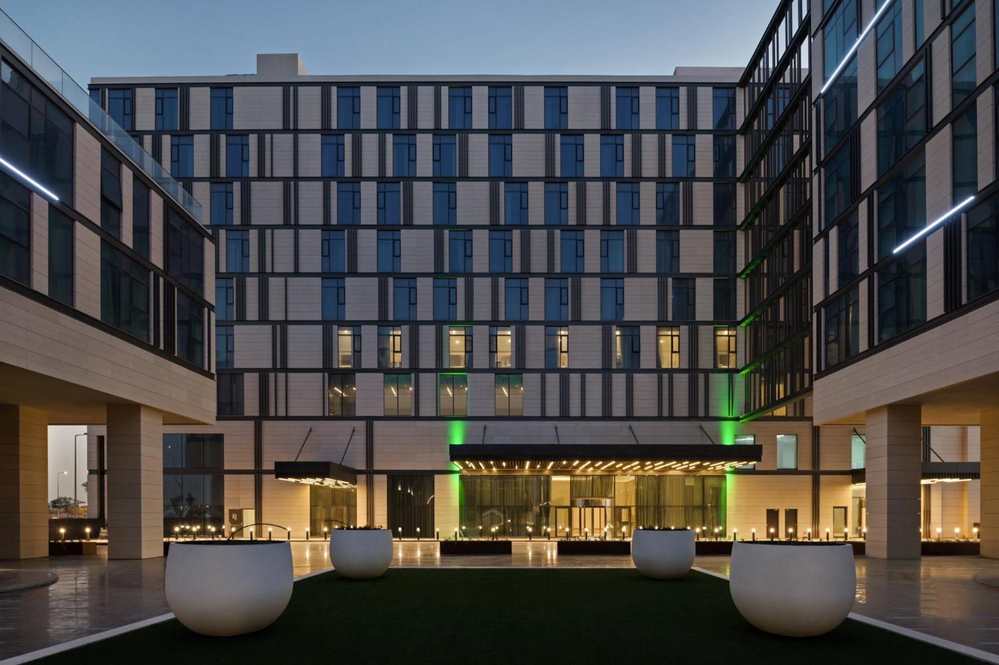 Holiday Inn Dubai Al-Maktoum Airport By Ihg Экстерьер фото
