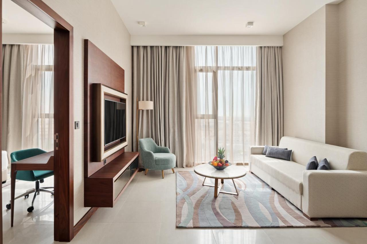 Holiday Inn Dubai Al-Maktoum Airport By Ihg Экстерьер фото